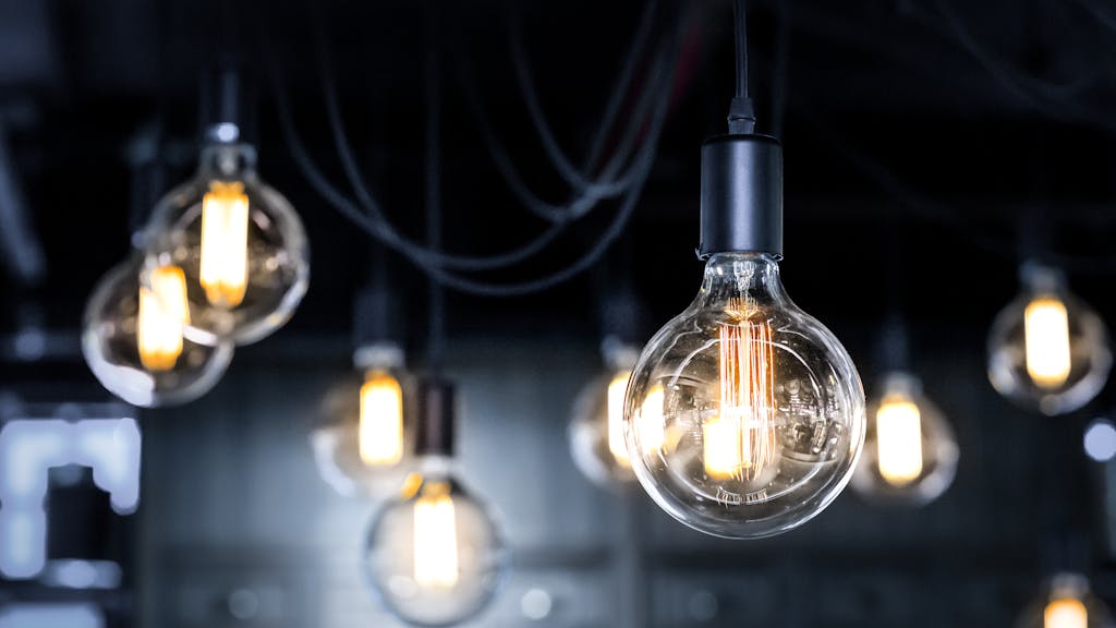 Light antique light bulbs hanging from ceiling.